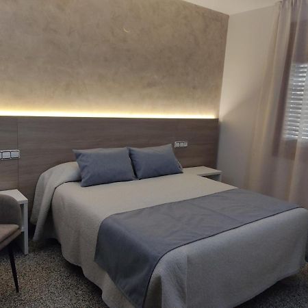 Hotel Querol Вальдерробрес Экстерьер фото