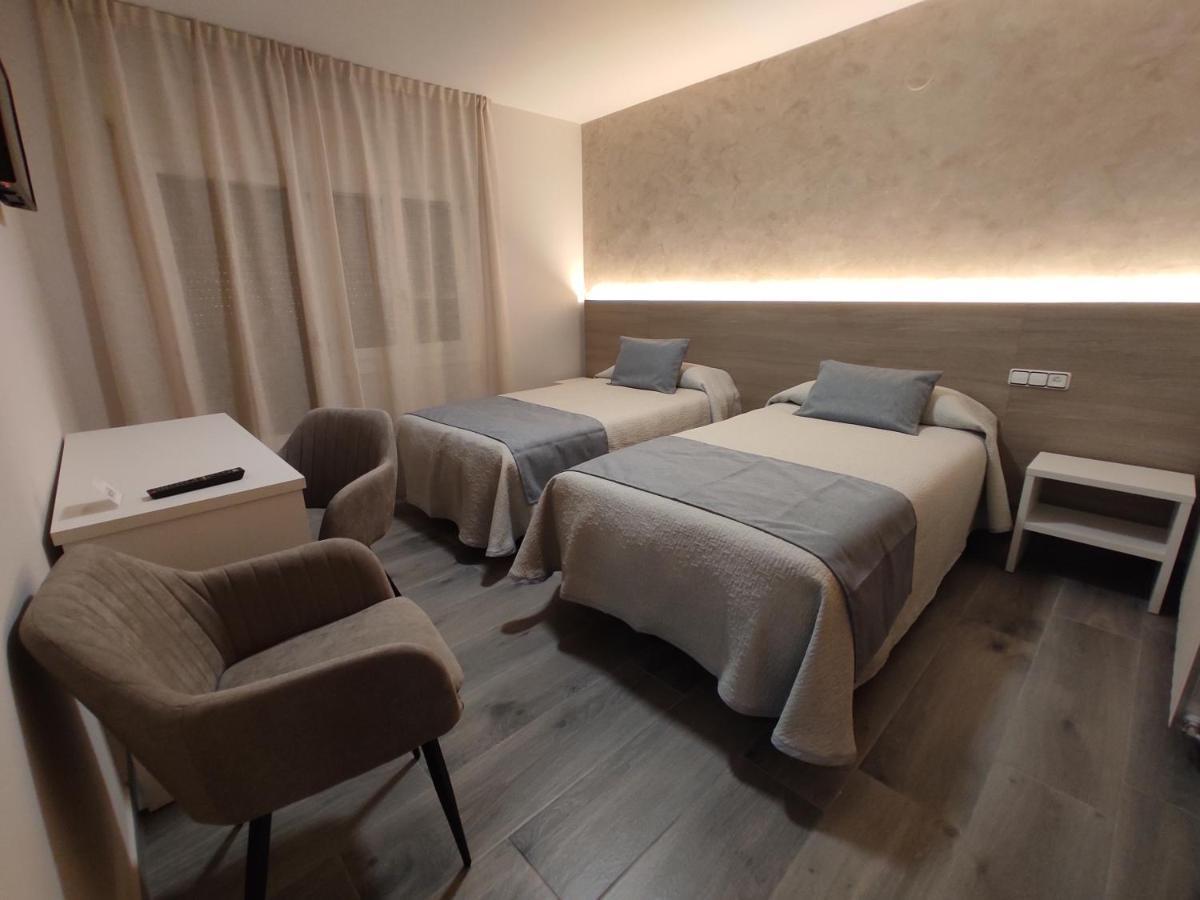 Hotel Querol Вальдерробрес Экстерьер фото