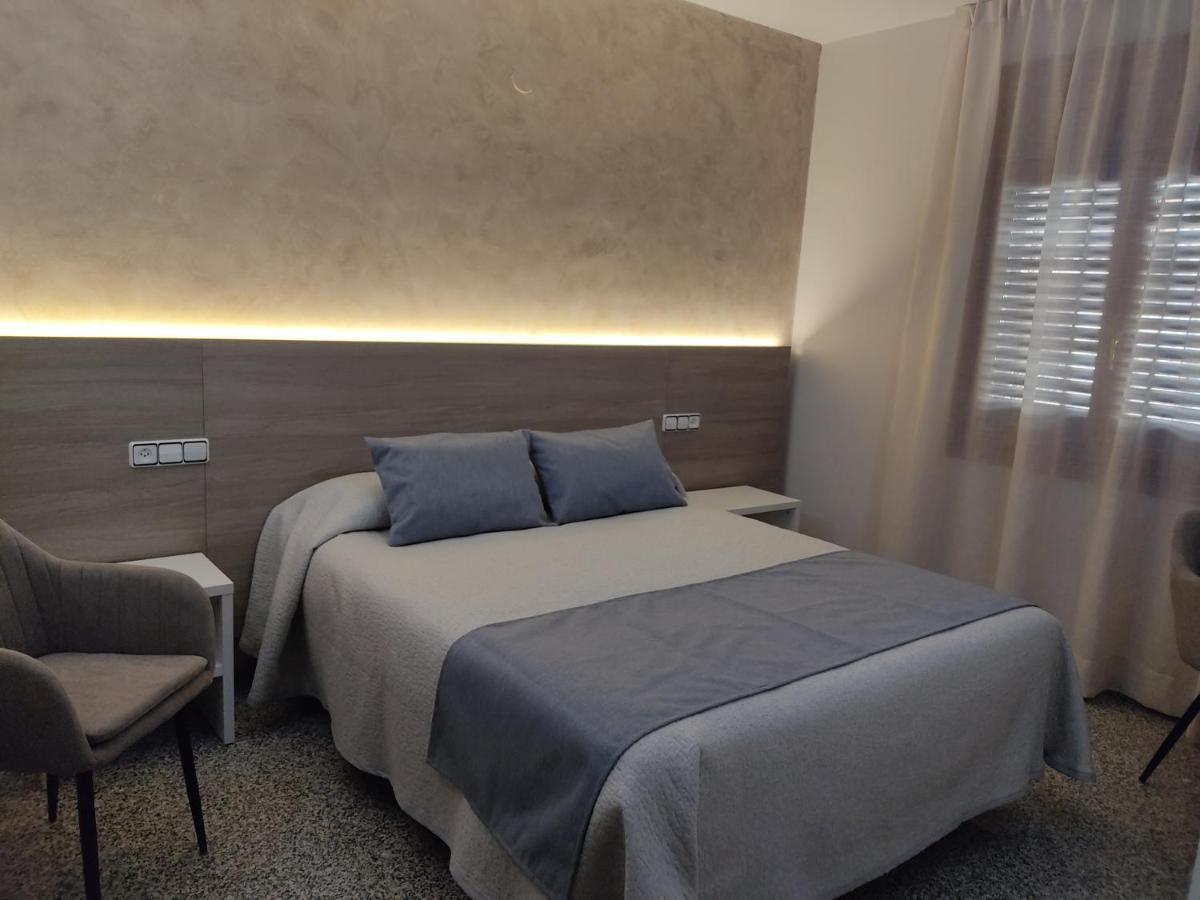Hotel Querol Вальдерробрес Экстерьер фото