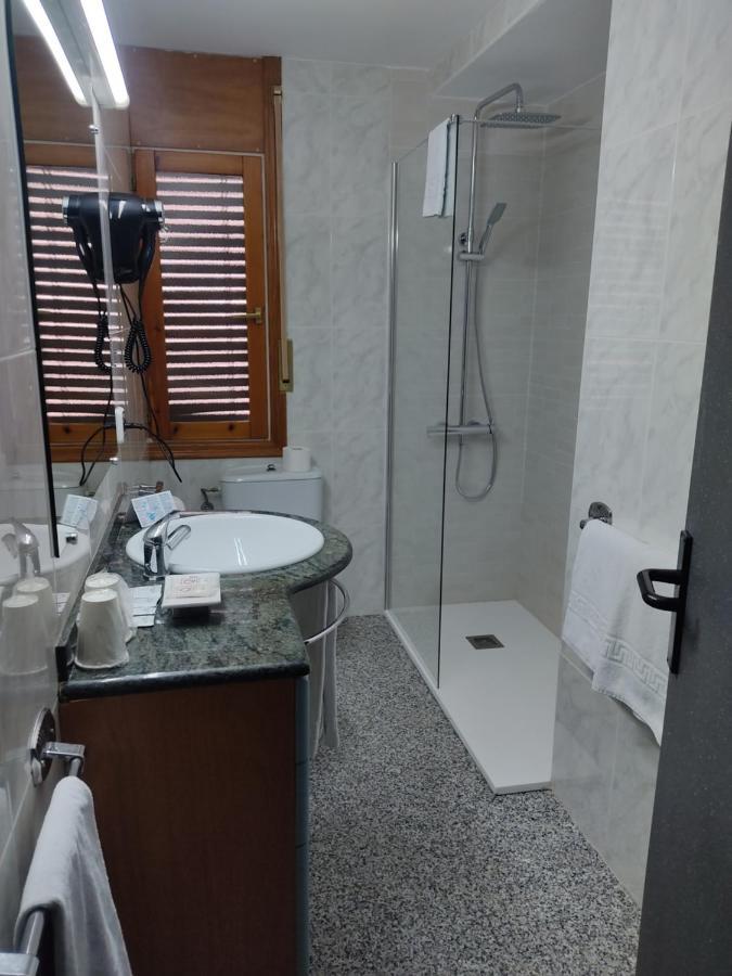 Hotel Querol Вальдерробрес Экстерьер фото