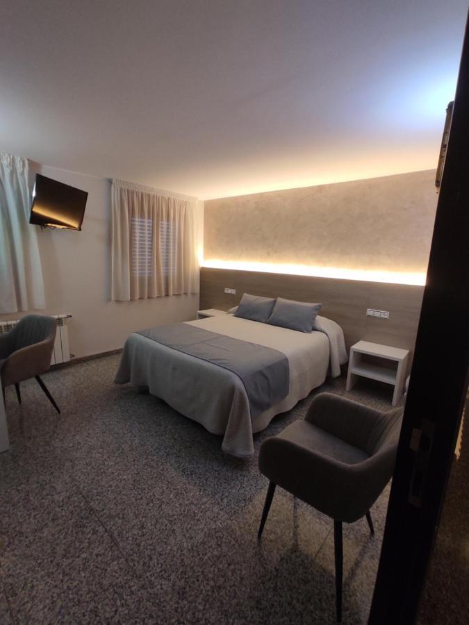 Hotel Querol Вальдерробрес Экстерьер фото