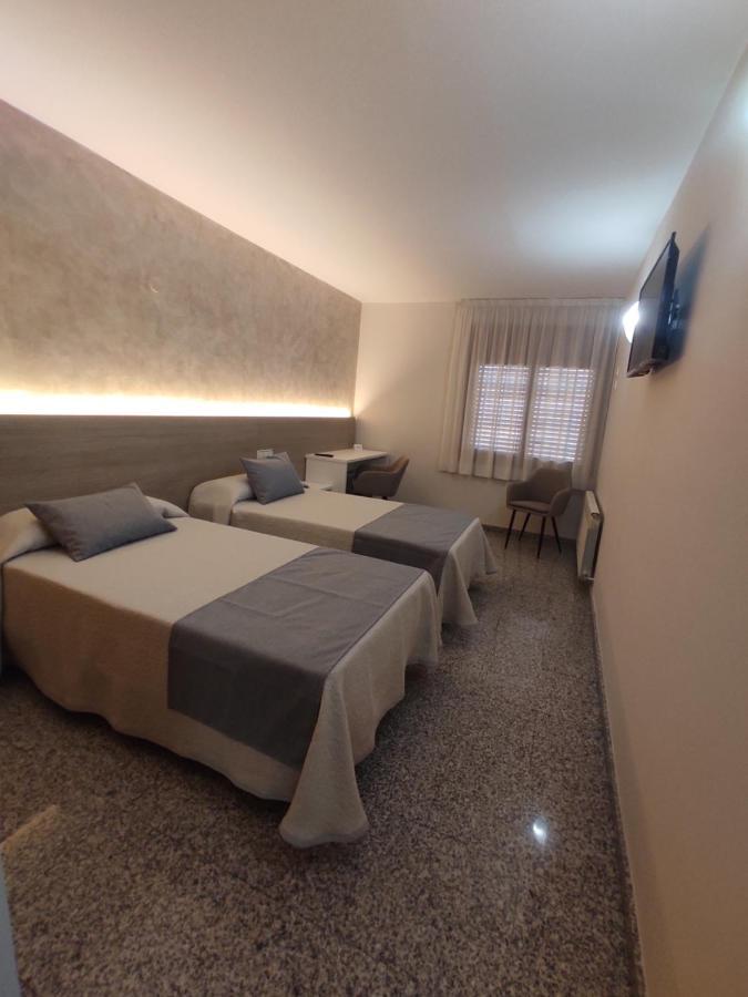 Hotel Querol Вальдерробрес Экстерьер фото