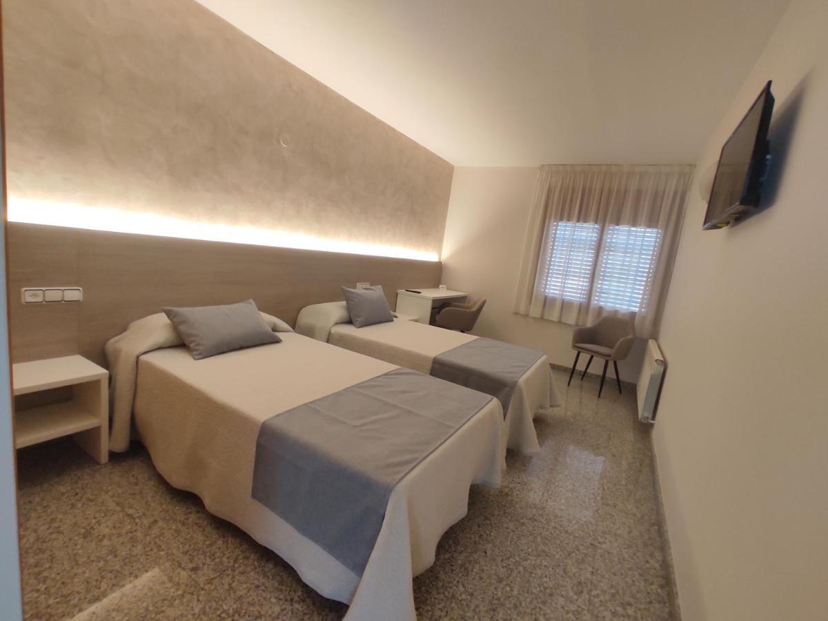 Hotel Querol Вальдерробрес Экстерьер фото