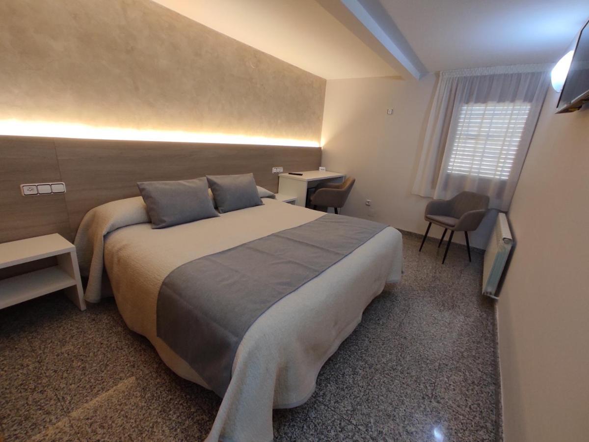 Hotel Querol Вальдерробрес Экстерьер фото