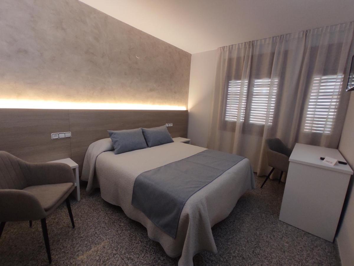 Hotel Querol Вальдерробрес Экстерьер фото